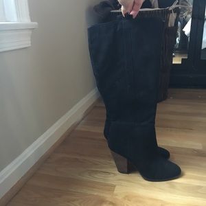 Black heeled boots